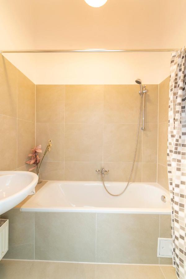 Theresia I Levestate Apartment *