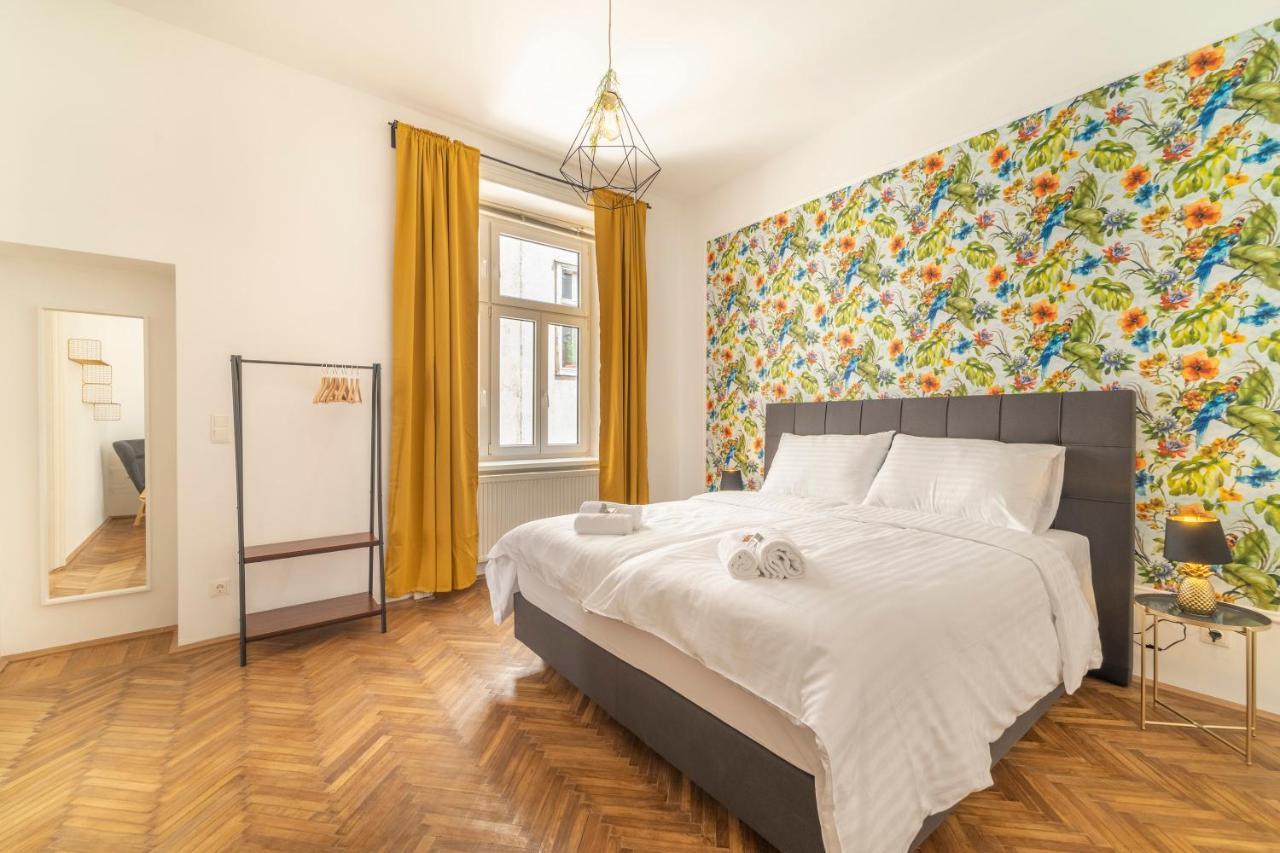 Theresia I Levestate Apartment